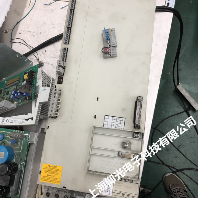 ���T�Ӕ�(sh��)��ϵ�y(t��ng)�Դ�S�� 6SN1145-1BB00-0EA1 80/104KW�@ʾ��(b��o)������